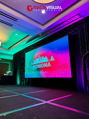 600ニット 明るさ 7680 Hz リフレッシュ P2.97 レンタル LED ウォール RB シリーズ 500×1000 mm 室内イベント用のモジュール化キャビネット