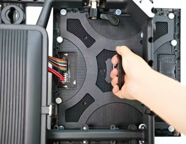 簡単に修理できる モジュールと精密な組み立て 室内広告 LEDディスプレイ 驚くようなビジュアルで安定したパフォーマンス